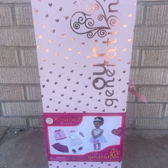 Our Generation Fashion Starter Kit in Gift Box Rosalind with Mix & Match Outfits - Picture 2 of 5